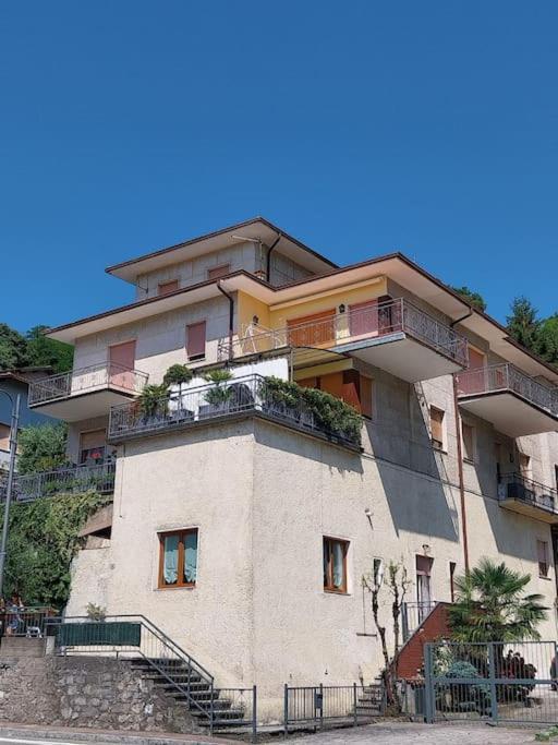Appartamento Casa Elly Riva di Solto Esterno foto