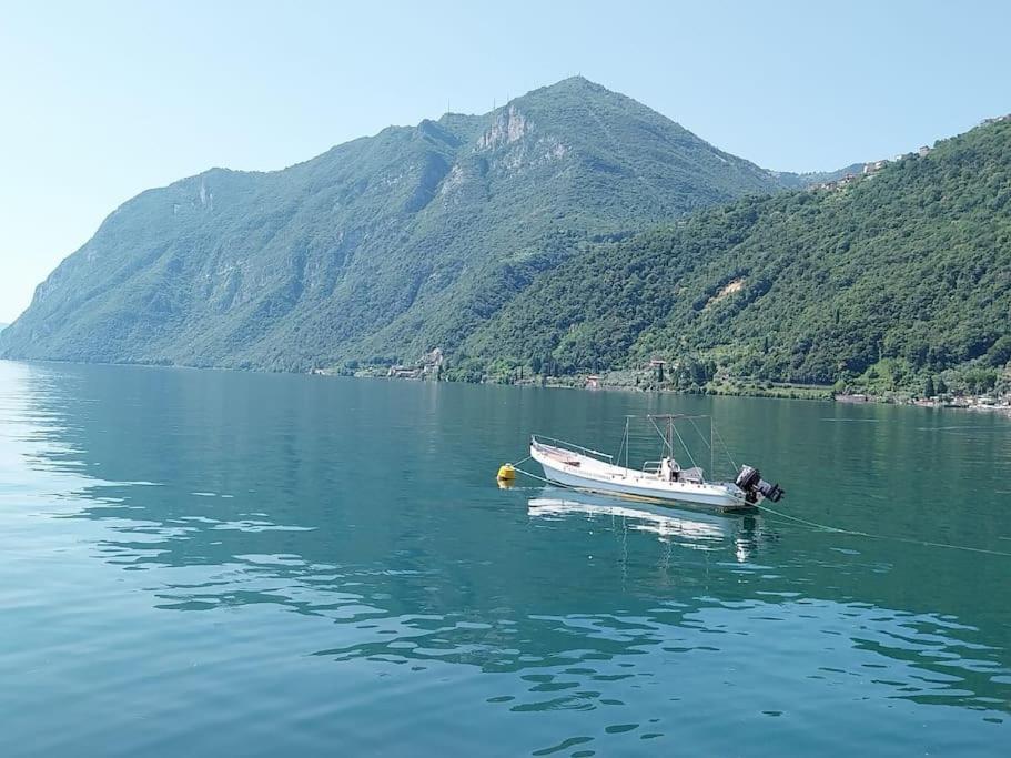Appartamento Casa Elly Riva di Solto Esterno foto