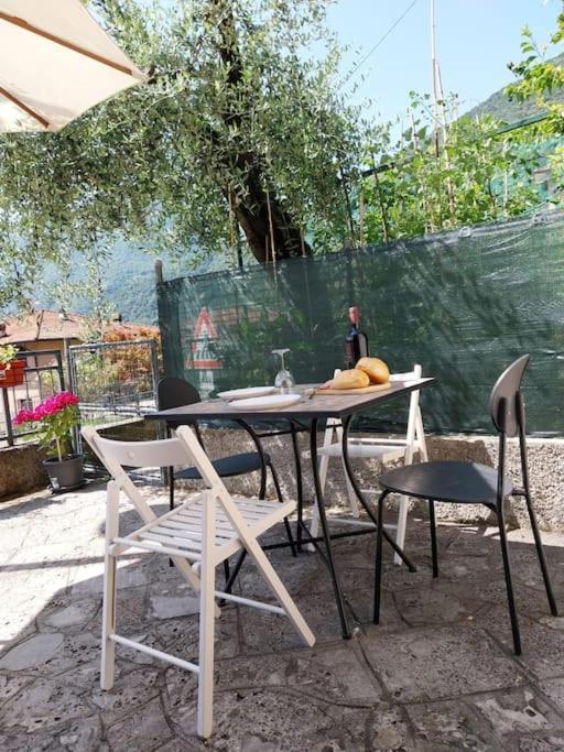 Appartamento Casa Elly Riva di Solto Esterno foto